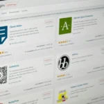 Tela de computador mostrando o painel do WordPress com um plugin de duplicação de postagens ativo, pronto para clonar uma página de vendas.