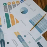Interface do curso Formação Pacote Office e Power BI da Expert Cursos exibindo um dashboard de BI e planilhas de Excel.